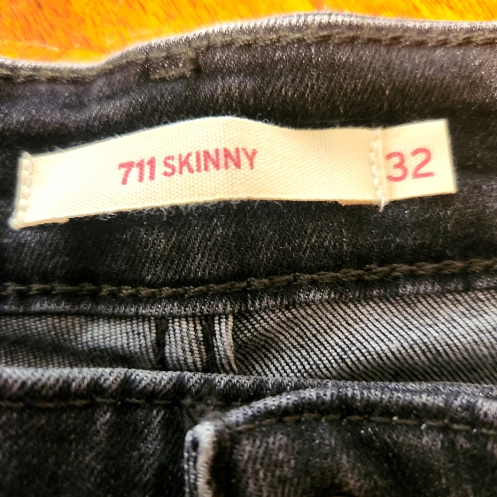 Levi's 711 Skinny Ankle Women's Black Jeans - Picture 4 of 10